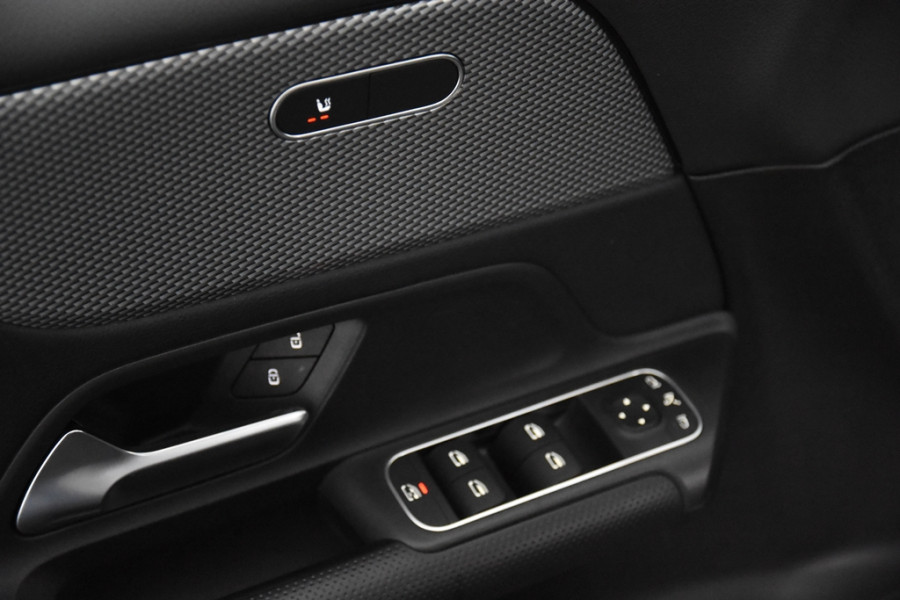 Mercedes-Benz Glb 200 *1ste Eigenaar*Leer*Navigatie*Stoelverwarming*Camera*