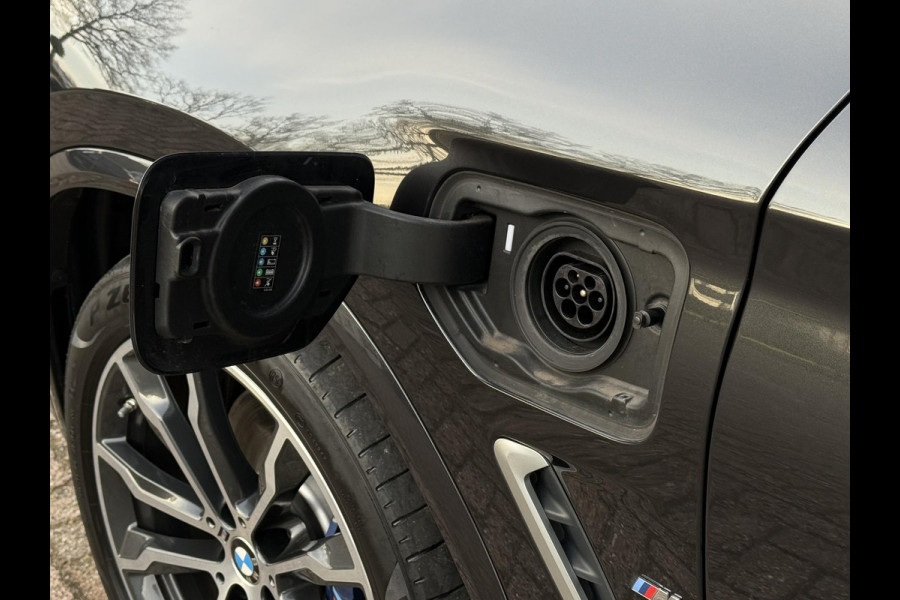 BMW X3 xDrive30e M SPORT | LEDER | PANORAMA | SAFETY PAKKET | HEAD UP | TREKHAAK |