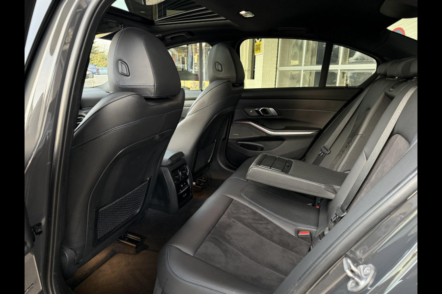 BMW 3-serie 320e M SPORT | 19 INCH VELGEN | PANORAMA | M SPORT REMMEN | TREKHAAK | ELEKTR. STOELEN MEMORY |