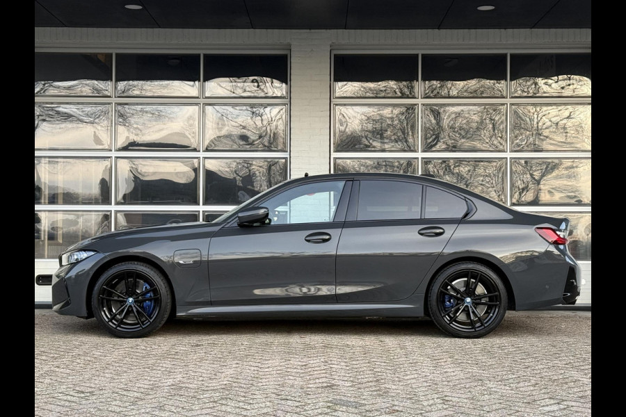 BMW 3-serie 320e M SPORT | 19 INCH VELGEN | PANORAMA | M SPORT REMMEN | TREKHAAK | ELEKTR. STOELEN MEMORY |