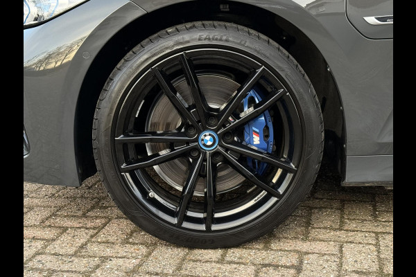 BMW 3-serie 320e M SPORT | 19 INCH VELGEN | PANORAMA | M SPORT REMMEN | TREKHAAK | ELEKTR. STOELEN MEMORY |