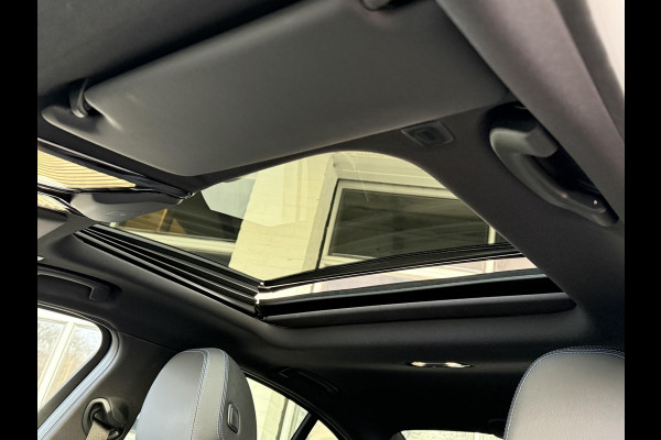 BMW 3-serie 320e M SPORT | 19 INCH VELGEN | PANORAMA | M SPORT REMMEN | TREKHAAK | ELEKTR. STOELEN MEMORY |