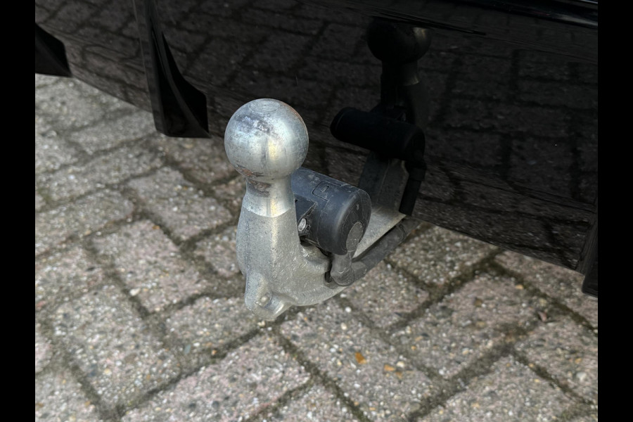 BMW 3-serie 320e M SPORT | 19 INCH VELGEN | PANORAMA | M SPORT REMMEN | TREKHAAK | ELEKTR. STOELEN MEMORY |