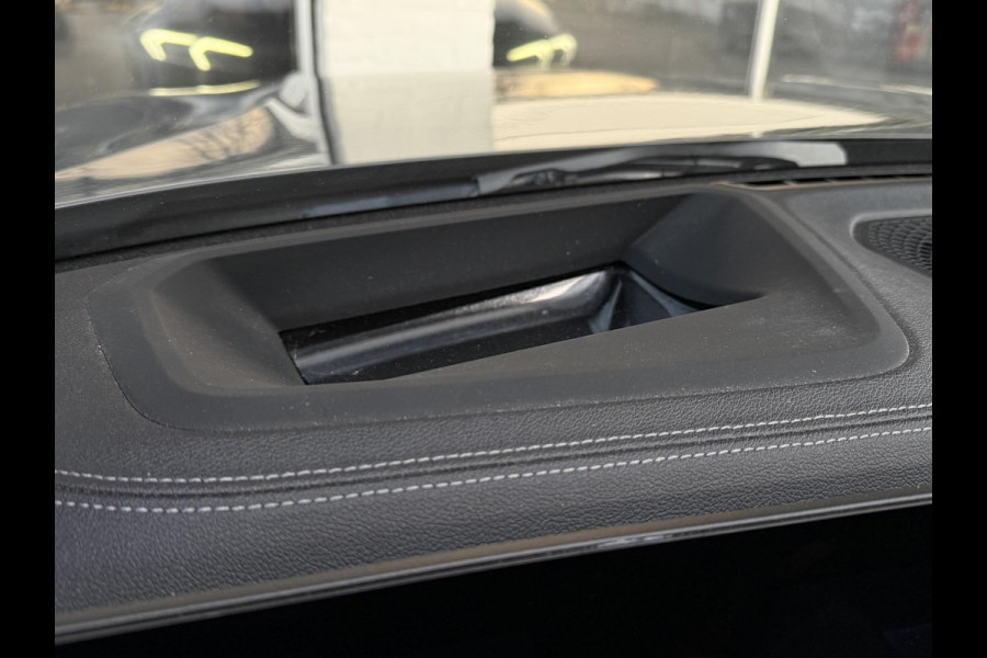 BMW 3-serie 320e M SPORT | 19 INCH VELGEN | PANORAMA | M SPORT REMMEN | TREKHAAK | ELEKTR. STOELEN MEMORY |