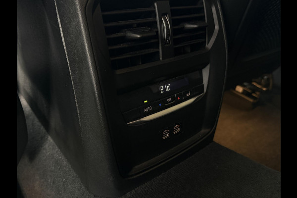 BMW 3-serie 320e M SPORT | 19 INCH VELGEN | PANORAMA | M SPORT REMMEN | TREKHAAK | ELEKTR. STOELEN MEMORY |