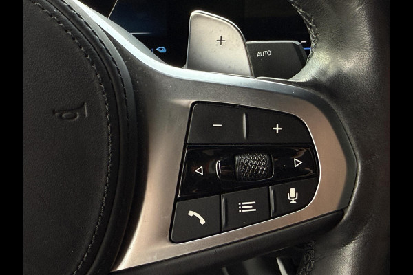 BMW 3-serie 320e M SPORT | 19 INCH VELGEN | PANORAMA | M SPORT REMMEN | TREKHAAK | ELEKTR. STOELEN MEMORY |