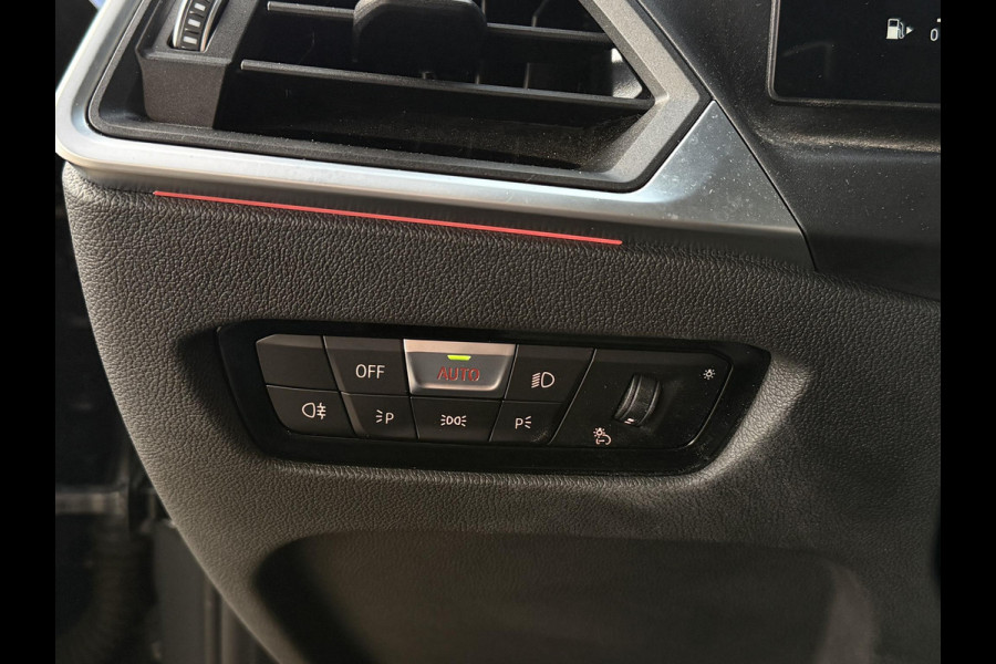 BMW 3-serie 320e M SPORT | 19 INCH VELGEN | PANORAMA | M SPORT REMMEN | TREKHAAK | ELEKTR. STOELEN MEMORY |