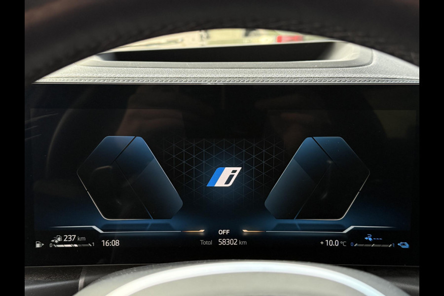 BMW 3-serie 320e M SPORT | 19 INCH VELGEN | PANORAMA | M SPORT REMMEN | TREKHAAK | ELEKTR. STOELEN MEMORY |