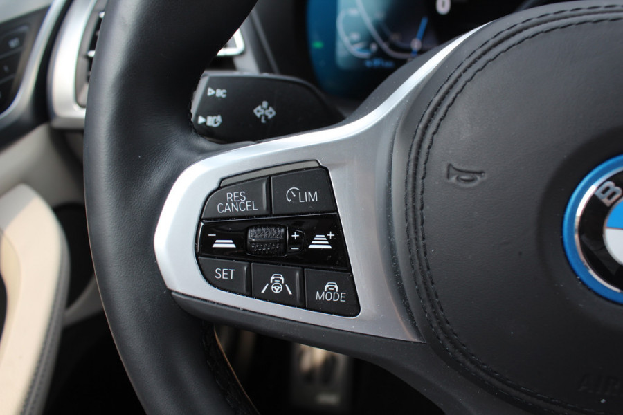 BMW iX3 High Executive 80 kWh / Trekhaak / Panoramadak / 360Camera / Head-up / Laser LED / Harman Kardon / ACC / Keyless / Dodehoek / DAB