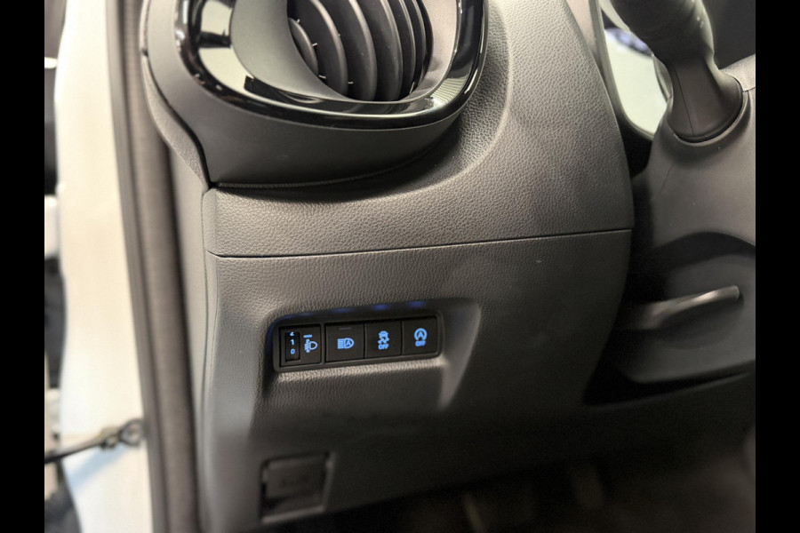 Toyota Aygo X 1.0 VVT-i Automaat Pulse | Navigatie | Apple Carplay/Android Auto | Camera | 17" Lichtmetalen Velgen | Climate Control | Adaptive Cruise Control | Two Tone