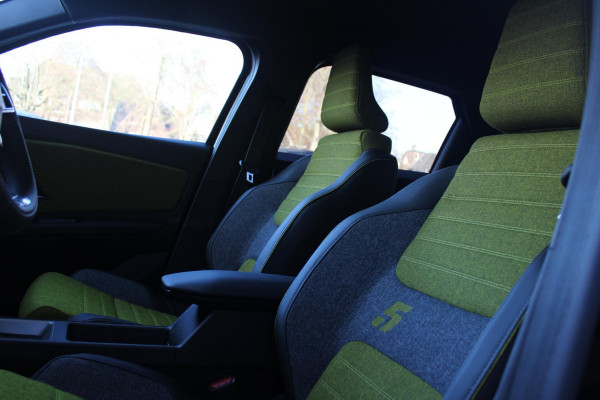 Renault 5 150PK COMFORT RANGE ICONIC CINQ 52 kWh | NAVIGATIE SYSTEEM MET GOOGLE INTERGRATIE | HARMAN KARDON PREMIUM AUDIO | FULL LED KOPLAMPEN MET MICRO-OPTICS EN FRANSE VLAG | 10"R-LINK MULTIMEDIA | 18"GRONO LICHTMETALEN VELGEN | WARM TITANIUM DAKLIJSTEN | ELEKTRISCH VERWARMDE VOOR STOELEN / STUUR | BESTUURDERSSTOEL MET ELEKTRISCH VERSTELBARE LENDESTEUN | AUTOMATISCH INPARKEREN | FLANK GUARD PROTECTION | ADAPTIEVE CRUISE CONTROL MET STOP & GO | ACHTERUITRIJCAMERA | PRIVATIE GLASS | SFEERVERLICHTING IN DIVERSE KLEUREN |