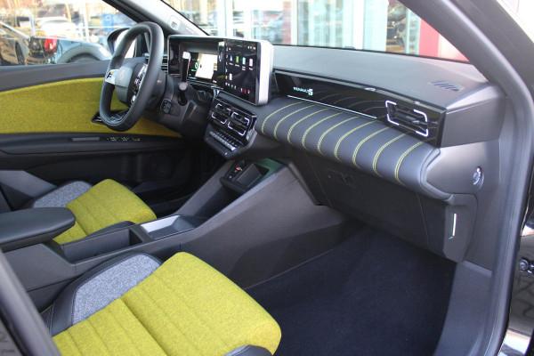 Renault 5 150PK COMFORT RANGE ICONIC CINQ 52 kWh | NAVIGATIE SYSTEEM MET GOOGLE INTERGRATIE | HARMAN KARDON PREMIUM AUDIO | FULL LED KOPLAMPEN MET MICRO-OPTICS EN FRANSE VLAG | 10"R-LINK MULTIMEDIA | 18"GRONO LICHTMETALEN VELGEN | WARM TITANIUM DAKLIJSTEN | ELEKTRISCH VERWARMDE VOOR STOELEN / STUUR | BESTUURDERSSTOEL MET ELEKTRISCH VERSTELBARE LENDESTEUN | AUTOMATISCH INPARKEREN | FLANK GUARD PROTECTION | ADAPTIEVE CRUISE CONTROL MET STOP & GO | ACHTERUITRIJCAMERA | PRIVATIE GLASS | SFEERVERLICHTING IN DIVERSE KLEUREN |