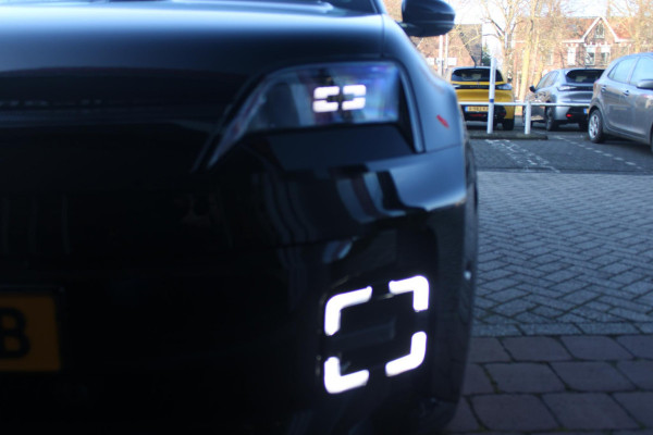 Renault 5 150PK COMFORT RANGE ICONIC CINQ 52 kWh | NAVIGATIE SYSTEEM MET GOOGLE INTERGRATIE | HARMAN KARDON PREMIUM AUDIO | FULL LED KOPLAMPEN MET MICRO-OPTICS EN FRANSE VLAG | 10"R-LINK MULTIMEDIA | 18"GRONO LICHTMETALEN VELGEN | WARM TITANIUM DAKLIJSTEN | ELEKTRISCH VERWARMDE VOOR STOELEN / STUUR | BESTUURDERSSTOEL MET ELEKTRISCH VERSTELBARE LENDESTEUN | AUTOMATISCH INPARKEREN | FLANK GUARD PROTECTION | ADAPTIEVE CRUISE CONTROL MET STOP & GO | ACHTERUITRIJCAMERA | PRIVATIE GLASS | SFEERVERLICHTING IN DIVERSE KLEUREN |