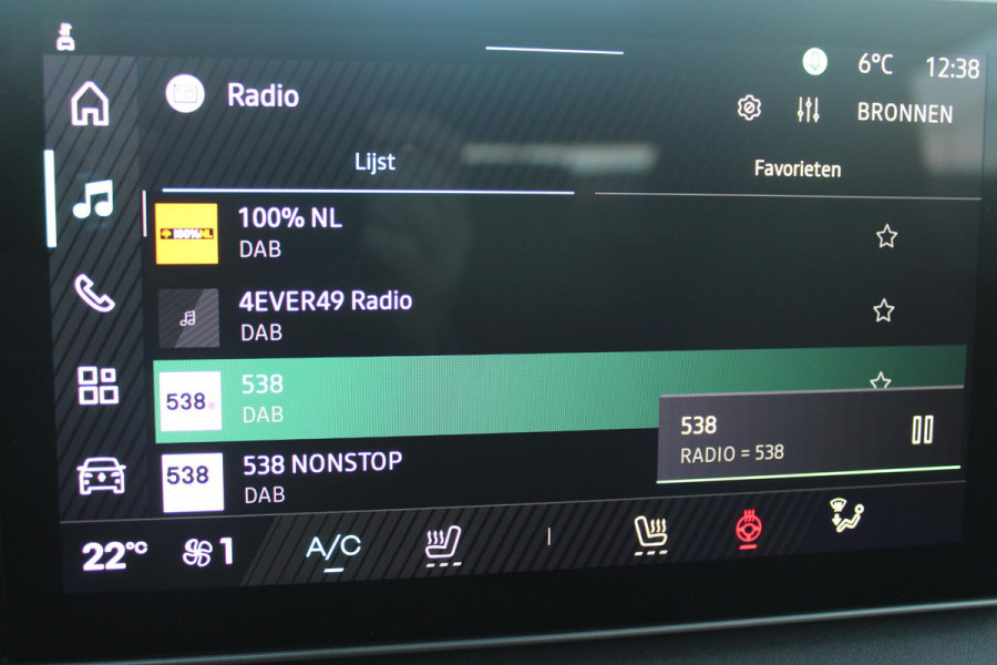 Renault 5 150PK COMFORT RANGE ICONIC CINQ 52 kWh | NAVIGATIE SYSTEEM MET GOOGLE INTERGRATIE | HARMAN KARDON PREMIUM AUDIO | FULL LED KOPLAMPEN MET MICRO-OPTICS EN FRANSE VLAG | 10"R-LINK MULTIMEDIA | 18"GRONO LICHTMETALEN VELGEN | WARM TITANIUM DAKLIJSTEN | ELEKTRISCH VERWARMDE VOOR STOELEN / STUUR | BESTUURDERSSTOEL MET ELEKTRISCH VERSTELBARE LENDESTEUN | AUTOMATISCH INPARKEREN | FLANK GUARD PROTECTION | ADAPTIEVE CRUISE CONTROL MET STOP & GO | ACHTERUITRIJCAMERA | PRIVATIE GLASS | SFEERVERLICHTING IN DIVERSE KLEUREN |