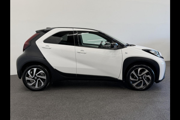 Toyota Aygo X 1.0 VVT-i Automaat Pulse | Navigatie | Apple Carplay/Android Auto | Camera | 17" Lichtmetalen Velgen | Climate Control | Adaptive Cruise Control | Two Tone