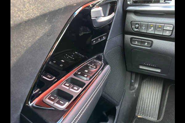 Kia e-Niro ExecutiveLine 64 kWh | SOH: 95.7% | 3 Fase | Trekhaak | Leder | Adaptive Cc | Blindspot | Memory-seat |