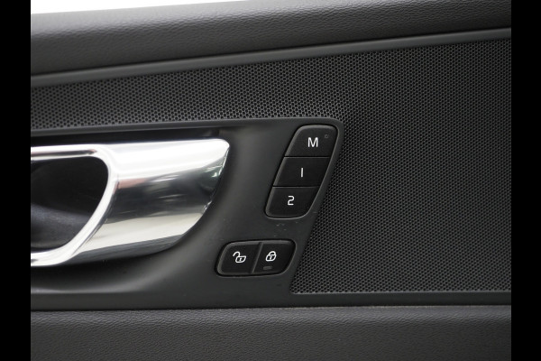 Volvo XC60 2.0 T8 Twin Engine AWD Inscription | Panoramadak | Memory | Leder | LED | Carplay