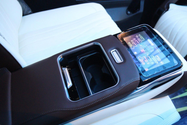 Mercedes-Benz V-Klasse 250d 4-MATIC Extra Lang Avantgarde Edition VIP/360CAM/LANEASSIST/STOEVERWARMING/VOL