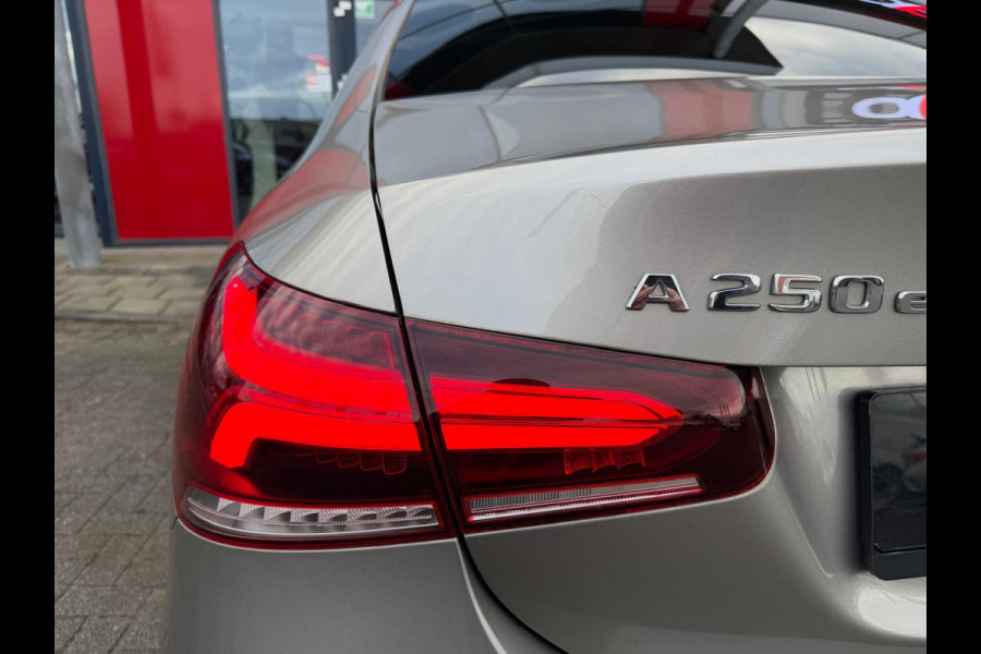 Mercedes-Benz A-Klasse 250 e AMG /Panorama/ Memory