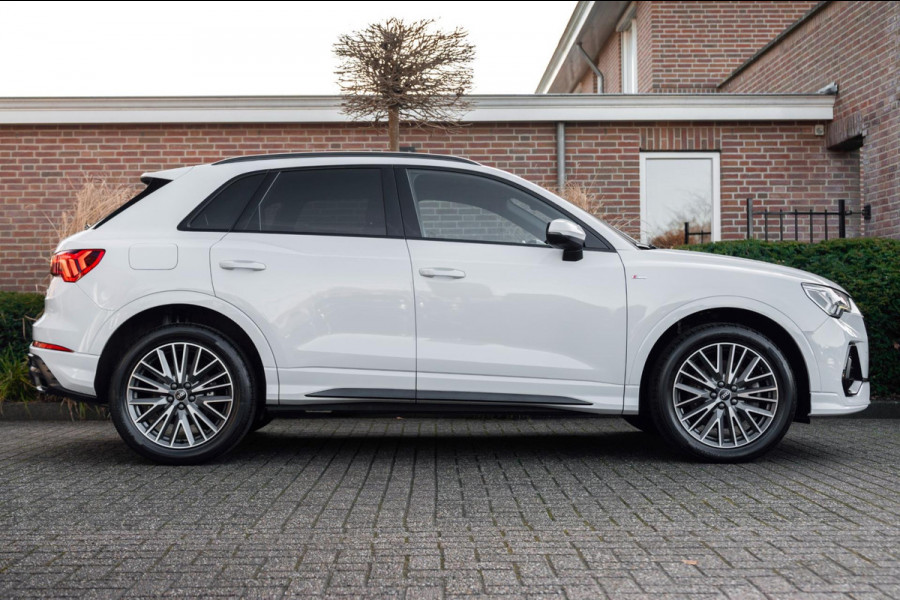Audi Q3 45 TFSI e S Edition 245 PK 3x S-Line ACC Ambiance Black Optic Keyless Camera 19''