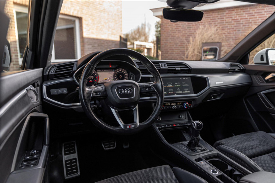 Audi Q3 45 TFSI e S Edition 245 PK 3x S-Line ACC Ambiance Black Optic Keyless Camera 19''