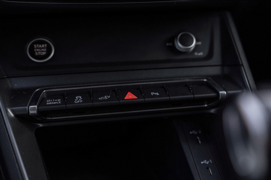 Audi Q3 45 TFSI e S Edition 245 PK 3x S-Line ACC Ambiance Black Optic Keyless Camera 19''