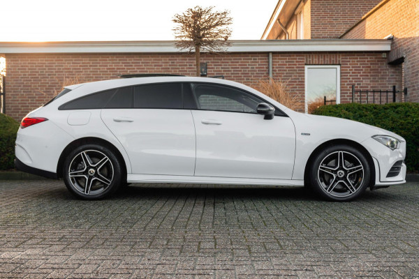 Mercedes-Benz CLA-Klasse Shooting Brake 250 e AMG Night Pakket Pano Leder Widescreen Stoelverwarming Camera 18''