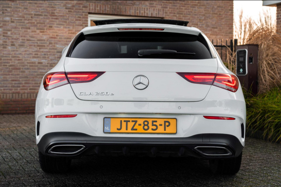 Mercedes-Benz CLA-Klasse Shooting Brake 250 e AMG Night Pakket Pano Leder Widescreen Stoelverwarming Camera 18''