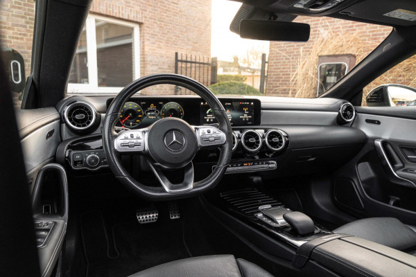 Mercedes-Benz CLA-Klasse Shooting Brake 250 e AMG Night Pakket Pano Leder Widescreen Stoelverwarming Camera 18''