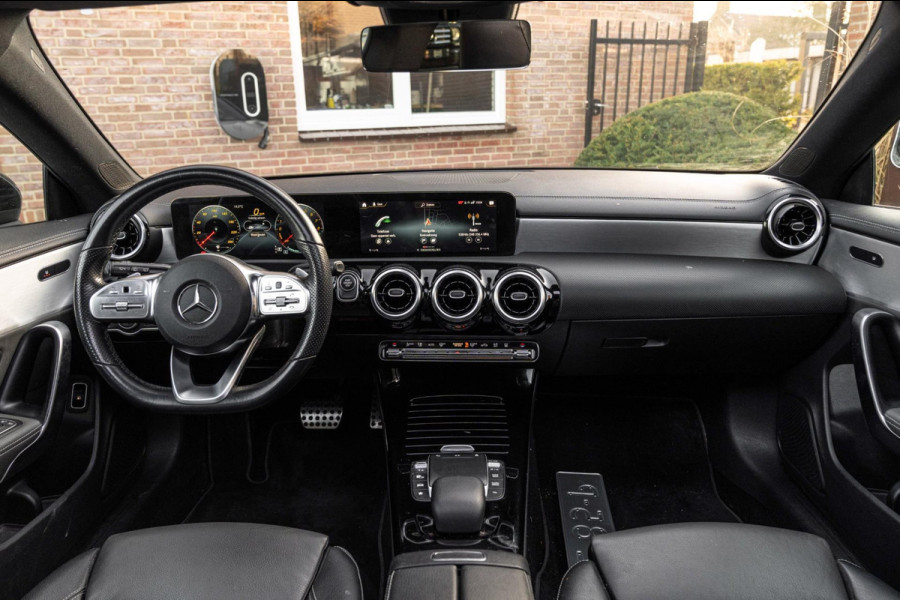 Mercedes-Benz CLA-Klasse Shooting Brake 250 e AMG Night Pakket Pano Leder Widescreen Stoelverwarming Camera 18''
