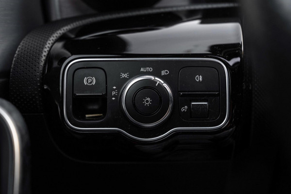 Mercedes-Benz CLA-Klasse Shooting Brake 250 e AMG Night Pakket Pano Leder Widescreen Stoelverwarming Camera 18''