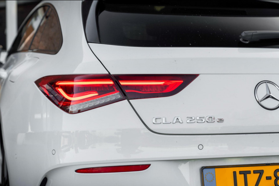 Mercedes-Benz CLA-Klasse Shooting Brake 250 e AMG Night Pakket Pano Leder Widescreen Stoelverwarming Camera 18''