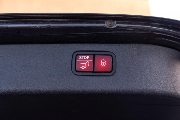 Mercedes-Benz C-Klasse Estate 300 e AMG Line 313 PK Pano 360 Camera Head-Up Ambiance Carbon 18''