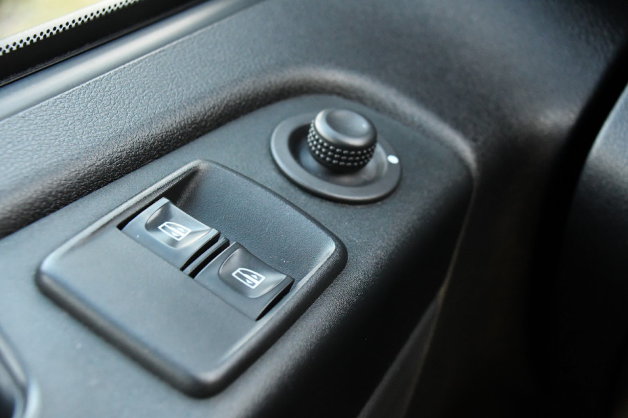 Opel Vivaro 1.6 CDTI L2H1 Sport Black Edition Camera, Cruise, 125pk, Multimedia, Trekhaak, LED, Sensoren, Trekhaak, Uniek!