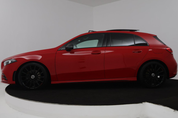 Mercedes-Benz A-Klasse 200 Business Solution AMG (PANORAMADAK, ACHTERUITRIJCAMERA, STOELVERWARMING, NAVIGATIE, PARKEERSENSOREN)