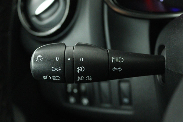 Renault Clio Estate 0.9 TCe Limited (TREKHAAK, NAVIGATIE, CAMERA, PARKEERSENSOREN, BLUETOOTH, CRUISE CONTROL)