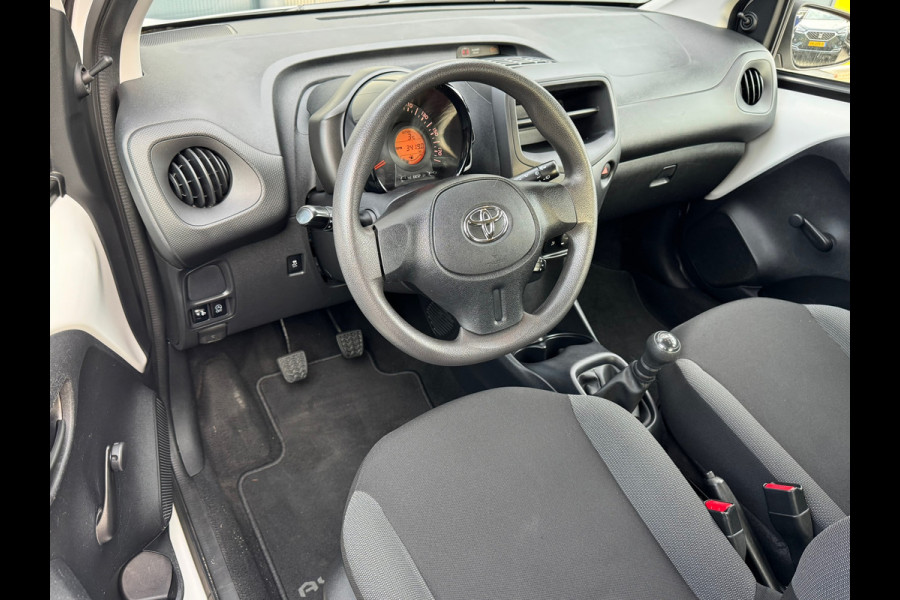 Toyota Aygo 1.0 VVT-i x * 5 deurs * Start/stop * Cruise *