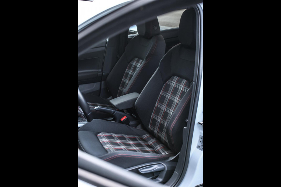 Volkswagen Polo 2.0 TSI GTI *Pano*DCC*Led*Camera*Keyless*