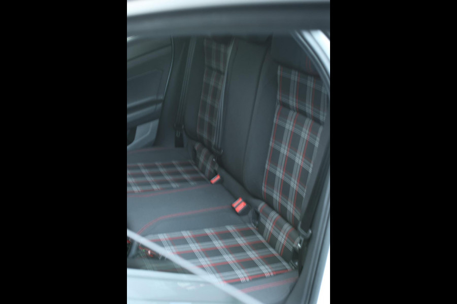 Volkswagen Polo 2.0 TSI GTI *Pano*DCC*Led*Camera*Keyless*