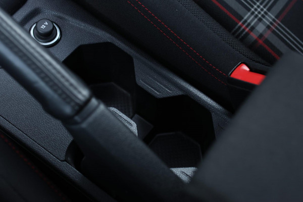 Volkswagen Polo 2.0 TSI GTI *Pano*DCC*Led*Camera*Keyless*