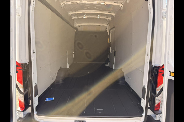 Ford Transit 350 2.0 TDCI L4H3 Trend RWD | 130pk | Navigatiesysteem SYNC4 | Stoelverwarming  | Elektrisch inklapbare buitenspiegels | Elektrisch verstelbare bestuurdersstoel | Passagiersairbag | Allweather banden | Laadruimte beschermingspakket | 150 watt/230V aansluitpunt tussen voorstoelen | Handmatige regeneratie roetfilter | Reservewiel | Centrale dubbele vergrendeling | LED Downlighter