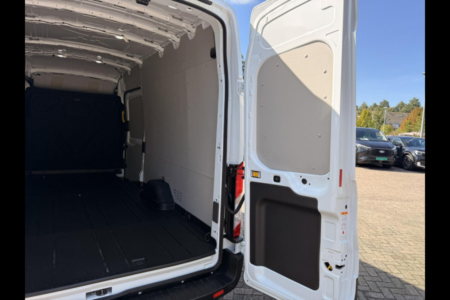 Ford Transit 350 2.0 TDCI L4H3 Trend RWD | 130pk | Navigatiesysteem SYNC4 | Stoelverwarming  | Elektrisch inklapbare buitenspiegels | Elektrisch verstelbare bestuurdersstoel | Passagiersairbag | Allweather banden | Laadruimte beschermingspakket | 150 watt/230V aansluitpunt tussen voorstoelen | Handmatige regeneratie roetfilter | Reservewiel | Centrale dubbele vergrendeling | LED Downlighter