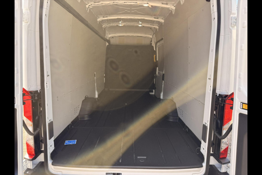 Ford Transit 350 2.0 TDCI L4H3 Trend RWD | SCI | 130pk | Navigatiesysteem SYNC4 | Stoelverwarming  | Elektrisch inklapbare buitenspiegels | Elektrisch verstelbare bestuurdersstoel | Passagiersairbag | Allweather banden | Laadruimte beschermingspakket | 150 watt/230V aansluitpunt tussen voorstoelen | Handmatige regeneratie roetfilter | Reservewiel | Centrale dubbele vergrendeling | LED Downlighter