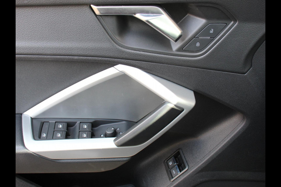 Audi Q3 Sportback 45 TFSI Attitude Plus PHEV 245 PK | Climatronic | Adaptive Cruise control | PDC V + A | Navigatie | Elektrische Kofferbak | Lichtmetalen Velgen