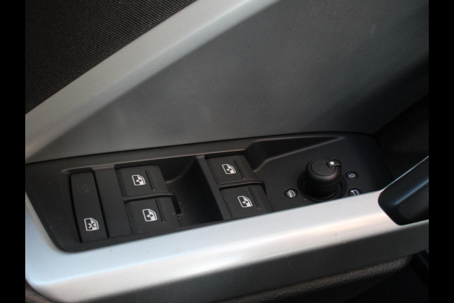 Audi Q3 Sportback 45 TFSI Attitude Plus PHEV 245 PK | Climatronic | Adaptive Cruise control | PDC V + A | Navigatie | Elektrische Kofferbak | Lichtmetalen Velgen