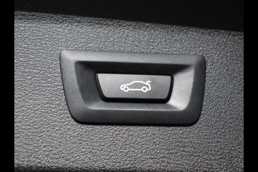 BMW X1 sDrive18i Automaat M-Sport | Navigatie | Cruise Control | Stoelverwarming  | Elektrische achterklep | Climate Control | Lichtmetalen velgen