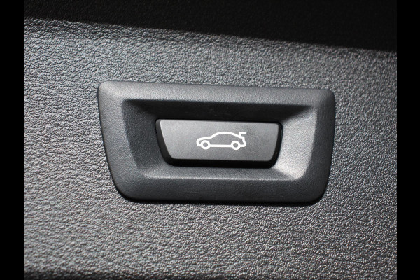 BMW X1 sDrive18i Automaat M-Sport | Navigatie | Cruise Control | Stoelverwarming  | Elektrische achterklep | Climate Control | Lichtmetalen velgen