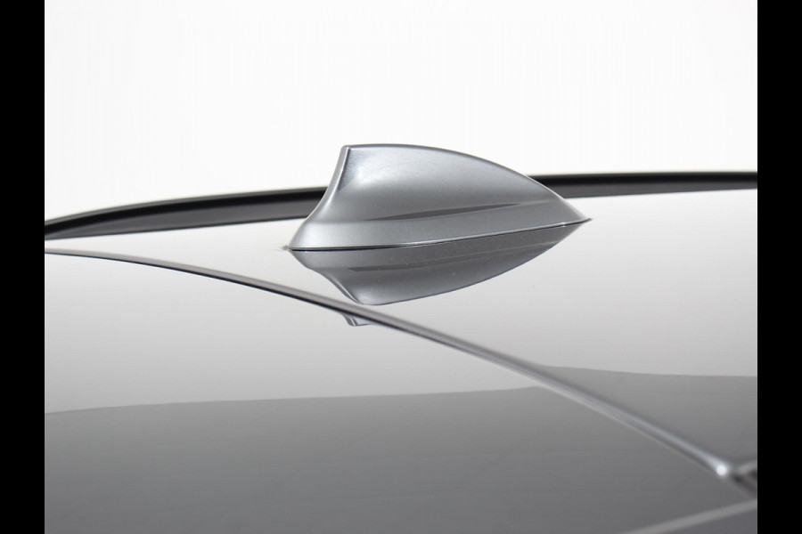 BMW X1 sDrive18i Automaat M-Sport | Navigatie | Cruise Control | Stoelverwarming  | Elektrische achterklep | Climate Control | Lichtmetalen velgen