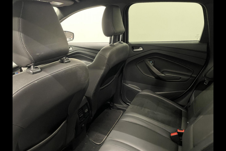 Ford Kuga 1.5 EcoBoost ST Line Trekhaak Navigatie Parkeersensoren Park Assist Cruise Control Xenon Climate Control Lichtmetalen velgen Getinte ramen