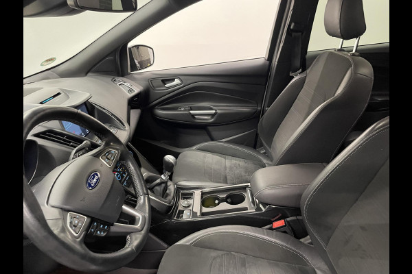 Ford Kuga 1.5 EcoBoost ST Line Trekhaak Navigatie Parkeersensoren Park Assist Cruise Control Xenon Climate Control Lichtmetalen velgen Getinte ramen